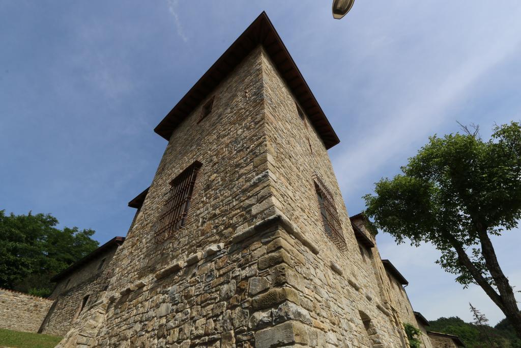 Castello Malaspina Di Gambaro Ferriere Exterior foto