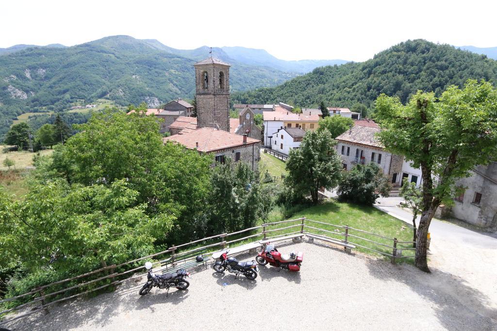 Castello Malaspina Di Gambaro Ferriere Exterior foto