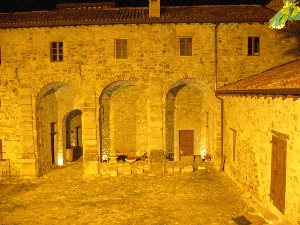 Castello Malaspina Di Gambaro Ferriere Exterior foto
