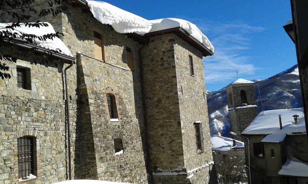 Castello Malaspina Di Gambaro Ferriere Exterior foto