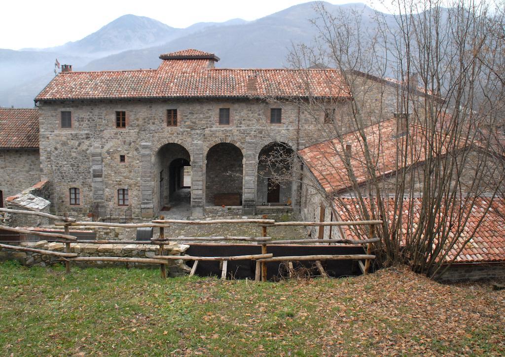 Castello Malaspina Di Gambaro Ferriere Exterior foto
