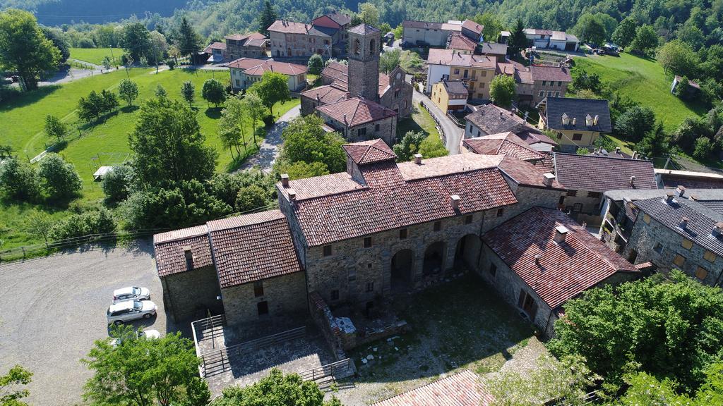 Castello Malaspina Di Gambaro Ferriere Exterior foto