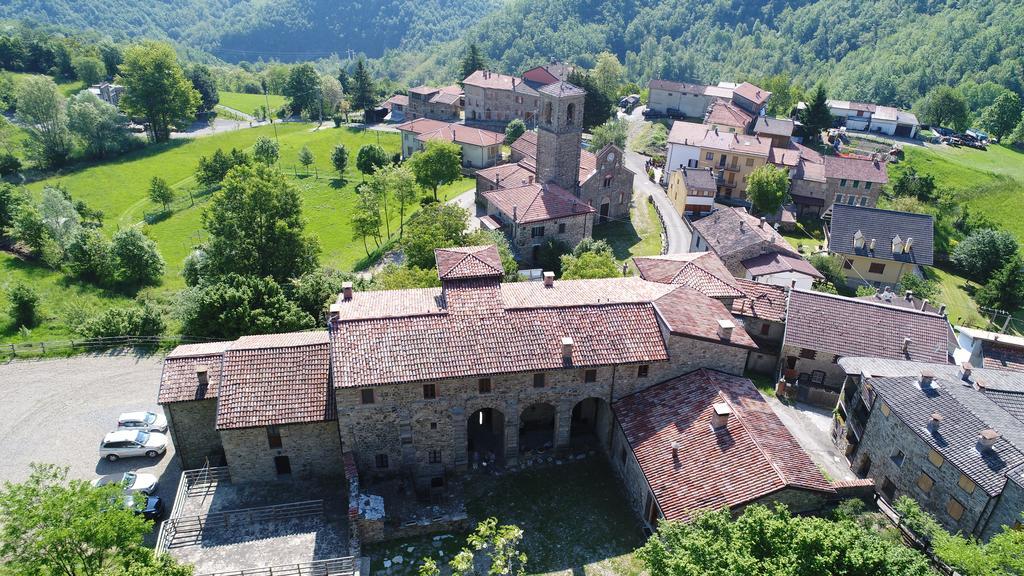 Castello Malaspina Di Gambaro Ferriere Exterior foto
