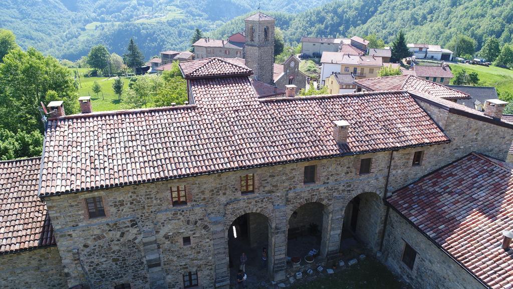 Castello Malaspina Di Gambaro Ferriere Exterior foto